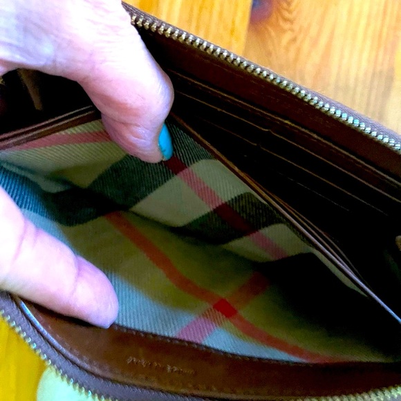 Authentic Burberry big wallet  leather made in Italy8 X 5 fits big 📱w/dust bag - Picture 7 of 12